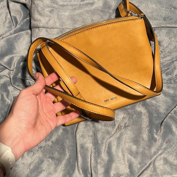 Nine West crossbody purse mustard color - Picture 3 of 10